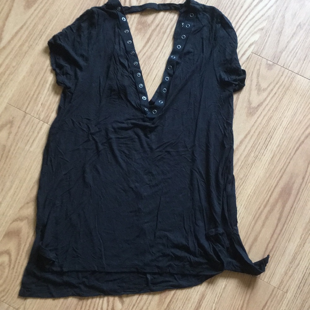 Black vneck AE